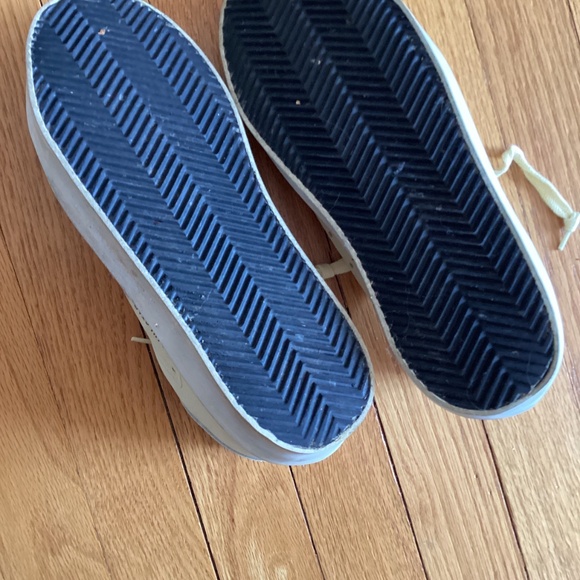 Golden Goose pale yellow/silver women’s size 7 HiStar slight platform sneakers. - Picture 4 of 9